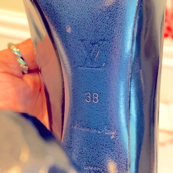 Louis Vuitton Navy Patent Leather Pumps Stilettos Sculptured Heel, Black Cap Toe - Picture 10 of 16